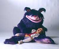 Puppenbau-Lila Monster mit lachendem Kind 1