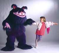 Puppenbau-Lila Monster mit lachendem Kind 2