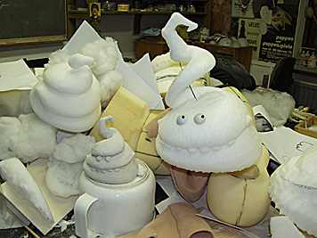 Puppenbau-Arbeitstisch, der Klugscheisser entsteht