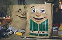 Puppenbau-Marktkauftuete im Puppenatelier