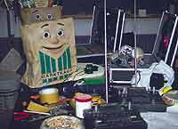 Puppenbau-Marktkauftuete, zwei Fernsteuerungen