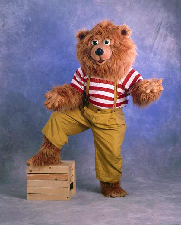 Puppenbau-Bass Bee prsentiert sich